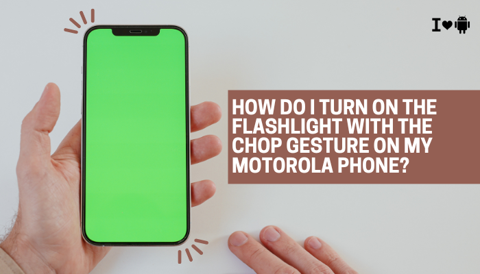 How do I turn on the flashlight with the chop gesture on my Motorola phone?